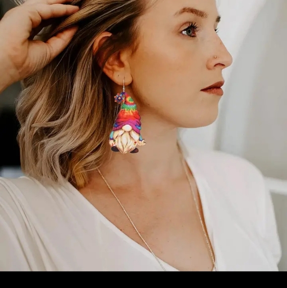 Festive Gnome Earrings - Picture 2 of 3